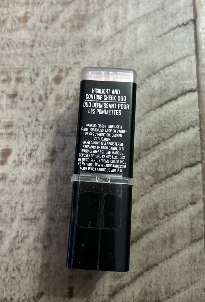Duo de mejillas y equilibrios Hard Candy iluminador y contorno de mejillas rosa descarado #767 Foto 3 de 4