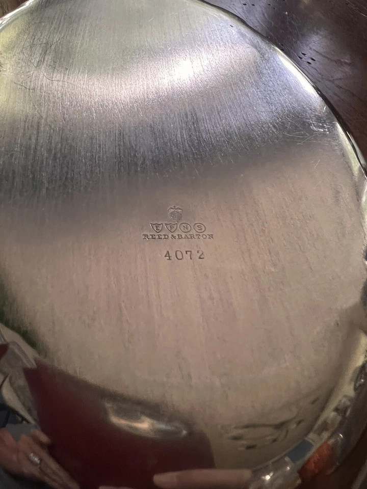 Tigela de servir oval design Reed and Barton Sir Galahad com tampa banhada a prata #4072 - Imagem 3 de 4