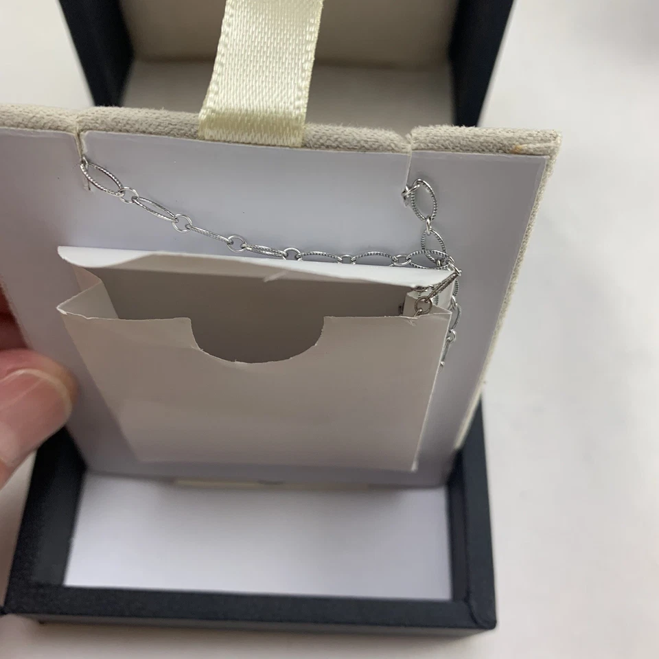 Collar Medallón Largo Ovalado Azul Nilo Diamante Starburst Caja Plata Esterlina Foto 3 de 4