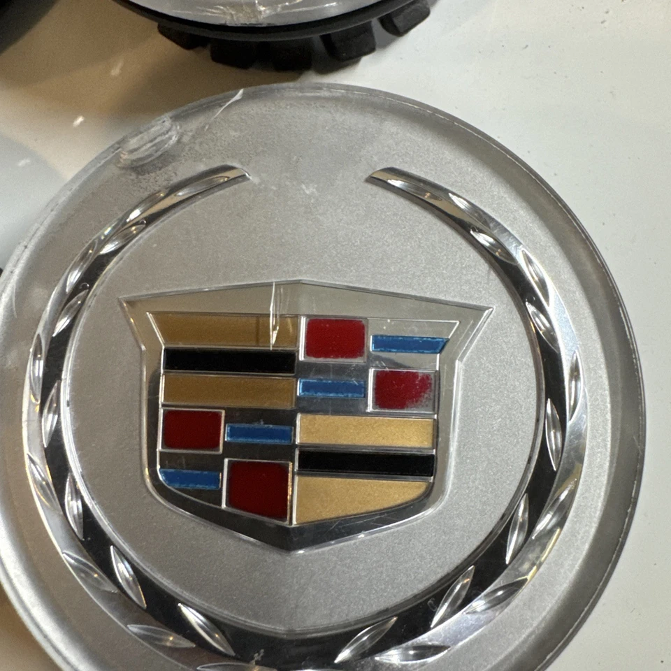 Juego de tapacubos centrales de rueda OEM Cadillac SRX DTS XLR STS CTS ATS XTS 9597375 2,625" pulgadas Foto 4 de 4