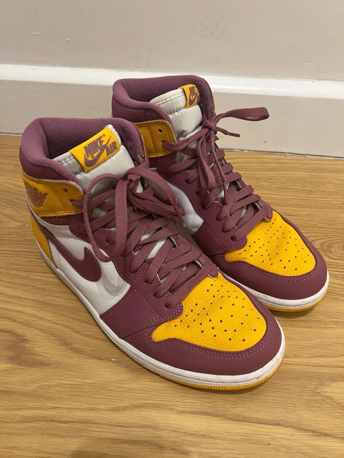 Jordan 1 Retro High Viola e Giallo