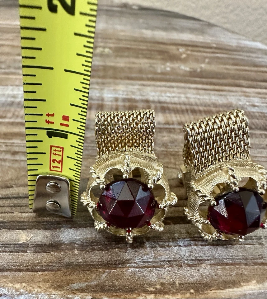 Gemelos Swank Vintage Tono Dorado Malla Envolvente Alrededor con Piedra Lúcida Roja Usados en Excelente Condición Foto 2 de 4