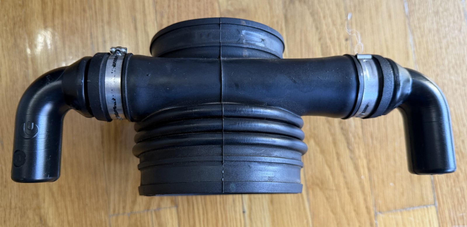 Maserati GranTurismo - Air Intake + sound chamber set OEM