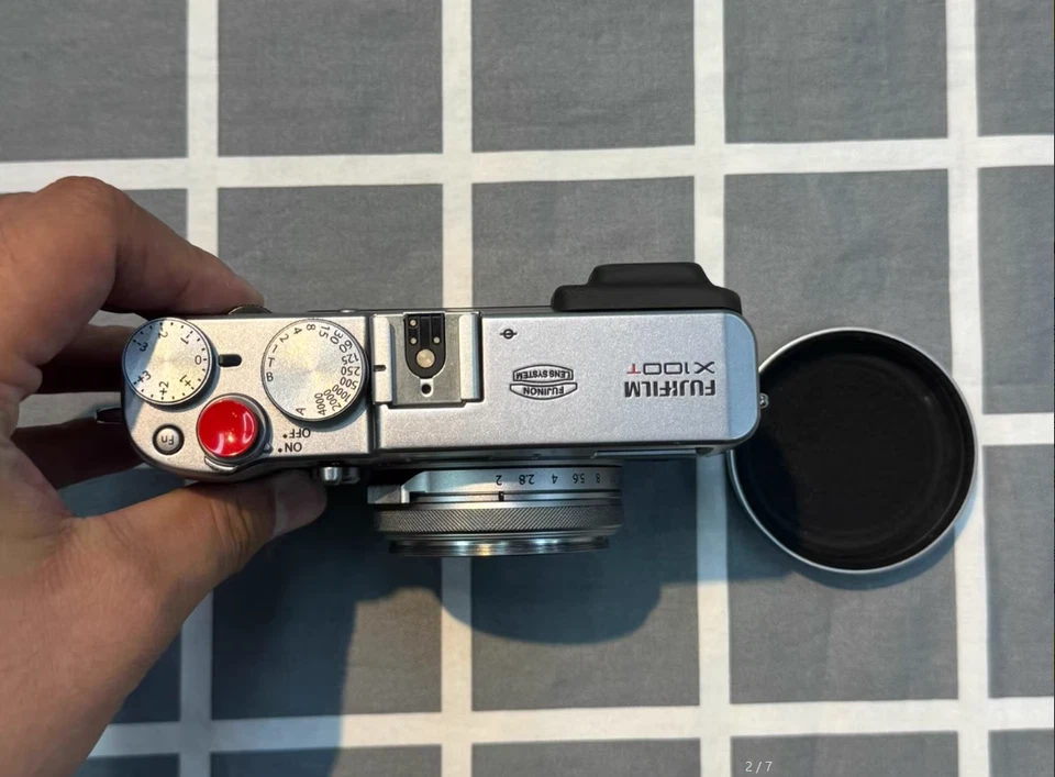 Fujifilm X100T 16.3MP Compact Digital Camera Silver FX-X100T - Image 2 of 4