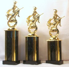 SET OF 3 HALLOWEEN TROPHIES WITCH ON PUMPKIN ON COLUMN, HALLOWEEN TRUNK OR TREAT