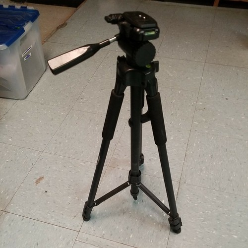 75-Inch Heavy Duty Tripod For Nikon & Other DSLR Cameras – Professional & Lightweight