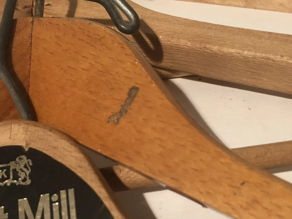 4 perchas vintage para abrigos y pantalones de madera 1 Kent Mill Foto 2 de 4