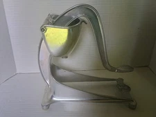 Wear Ever Aluminum Juicer Squeezer Hand Press Stand Alcoa