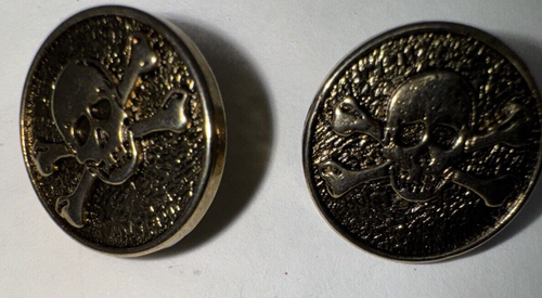 17 Dill Buttons Skull And Crossbones - Picture 9 of 13