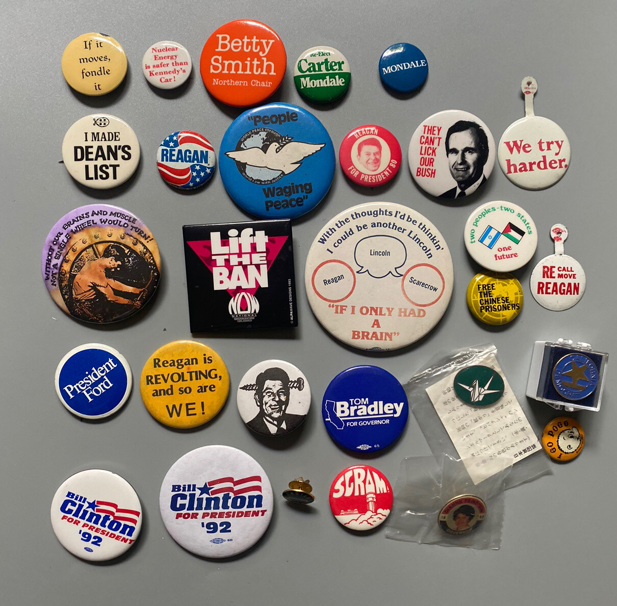 Lot of 29 Campaign Political pins buttons mixed Reagan Bush Clinton etc