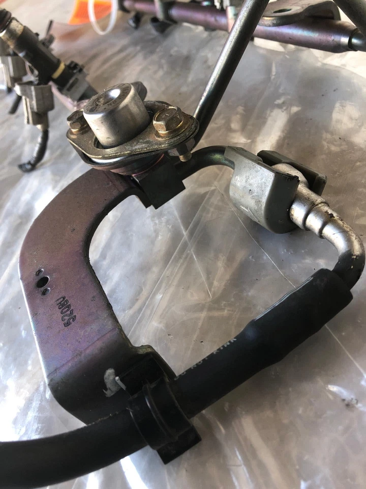 Nissan Máxima SE 2005 inyección de riel de combustible con conjunto de motor inyector sedán fabricante de equipos originales Foto 2 de 4