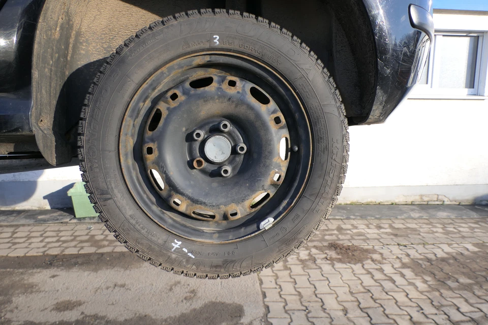 2x Polo 6R 9N Ibiza Felgen 185/60 R14 82T Winterreifen M+S 6jx15 ET38 Reifen 7mm - Bild 3 von 4