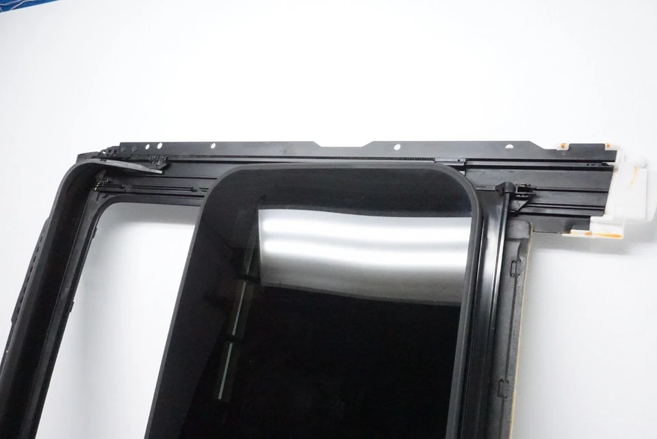 Volkswagen Jetta 2011-2018 techo corredizo con cristal OEM Foto 4 de 4