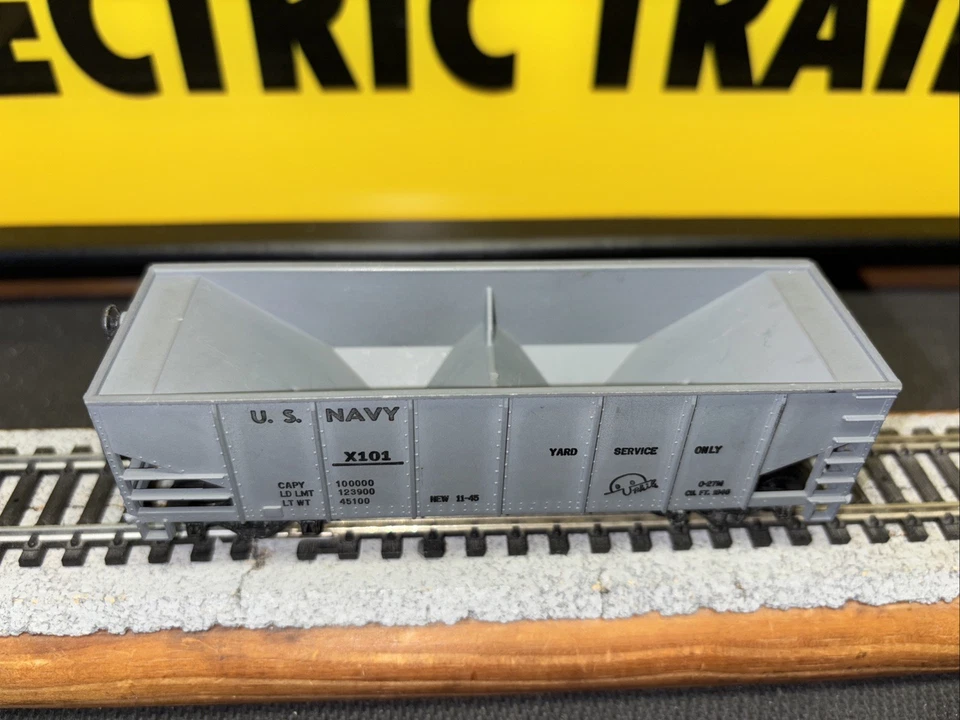 READ:Tyco Mantua U.S. Navy Operating HO Hopper Kit, 1960’s, Brakewheel,All Steps - Image 3 of 4