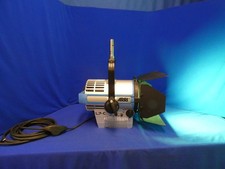 Arri L7-C Color LED Fresnel Light L1.31330CA-409 w/On-Off Switch, Barn Doors