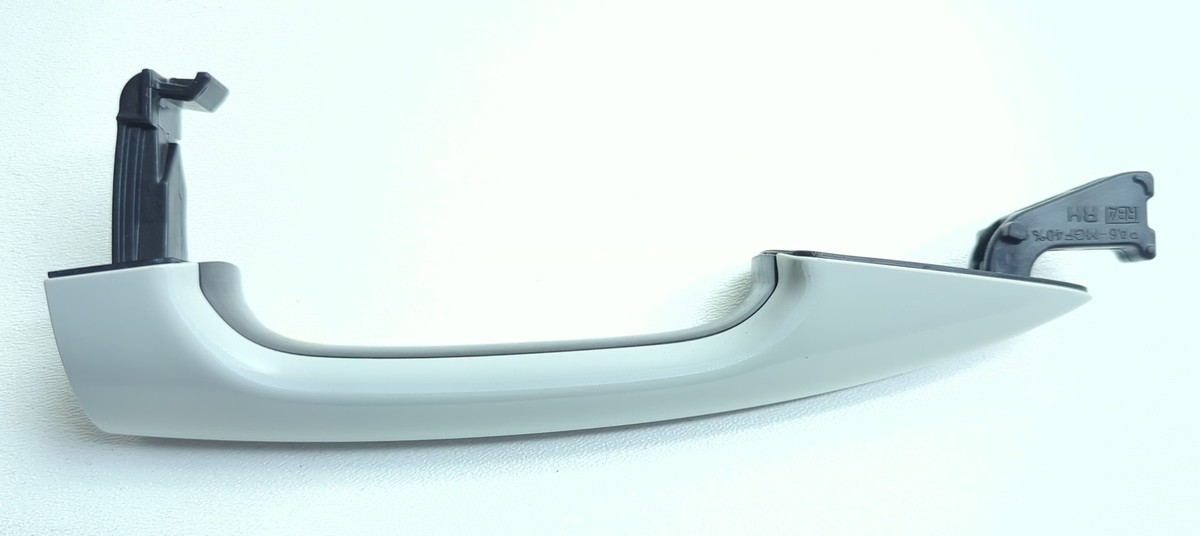 New OEM Genuine Hyundai RH Exterior Door Handle 2012-2017 Accent