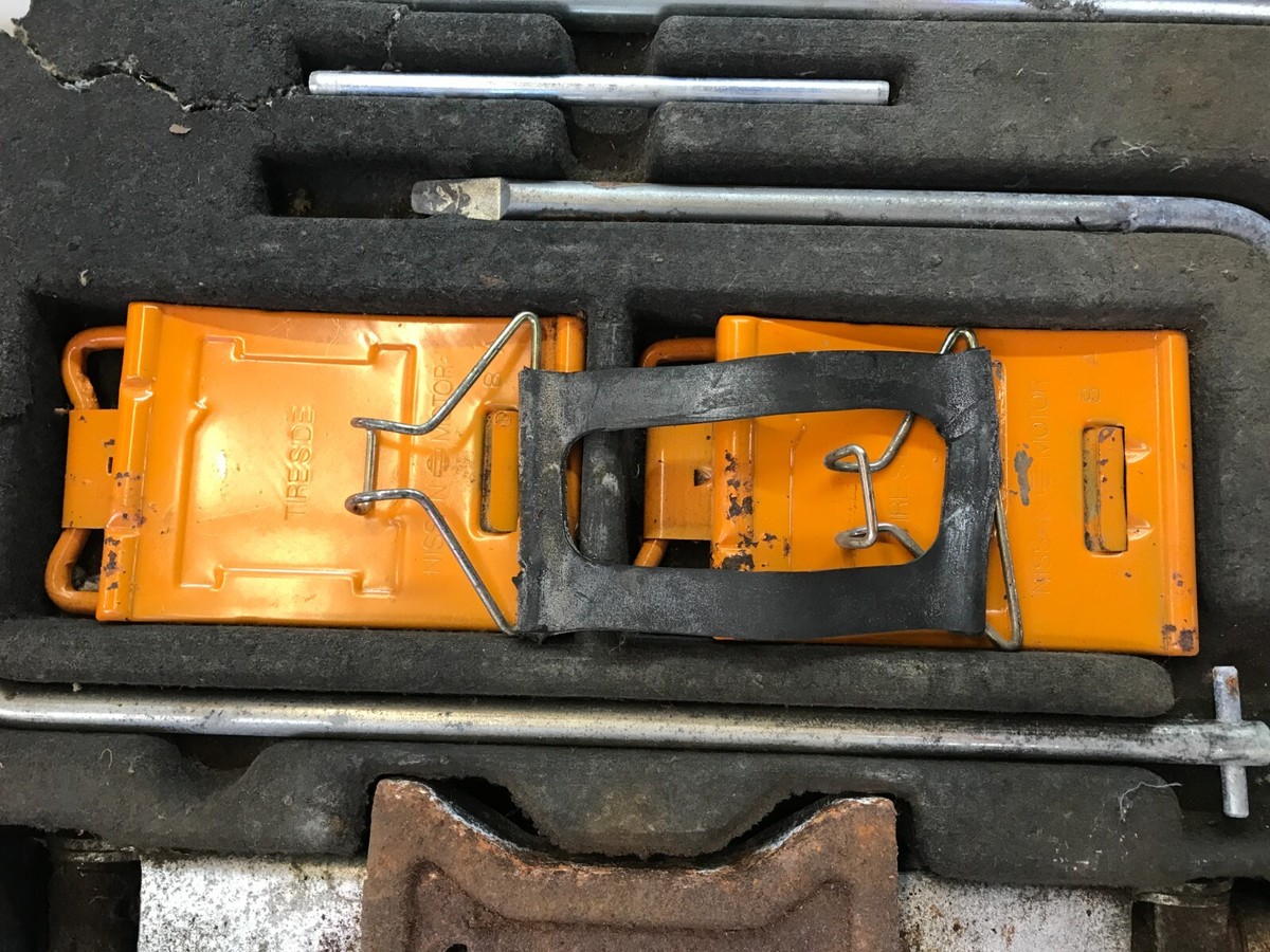 1984-1989 NISSAN 300ZX VG30T TURBO Z31 JACK AND TOOL KIT