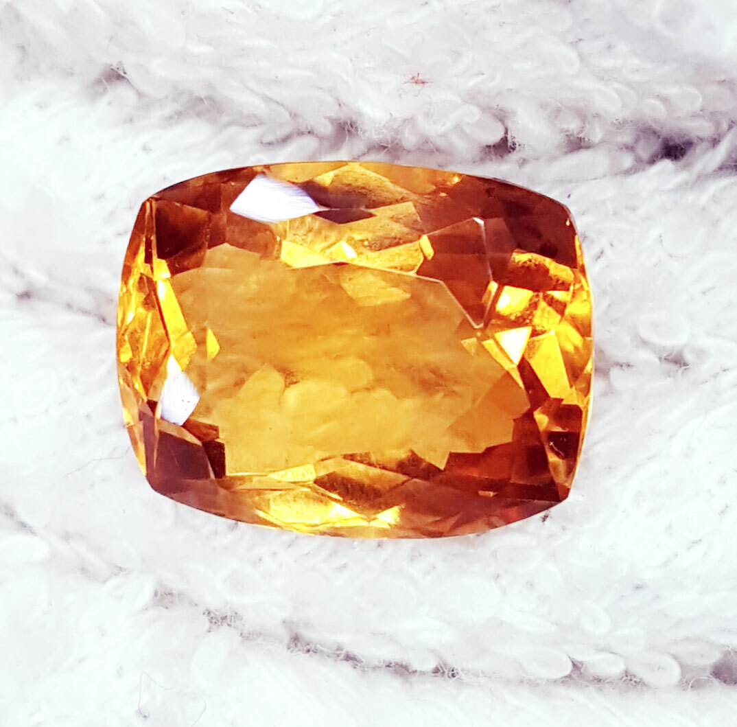Citrine Jaune Naturelle - 17.67 Carats, Ovale, Non Chauffée, Certifiée GIL, Provenance Brésil/Inde