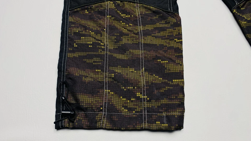 Pantalones de paintball negros con estampado Smart Parts para hombre XL 40x32 máscara de pistola elástica Foto 3 de 4