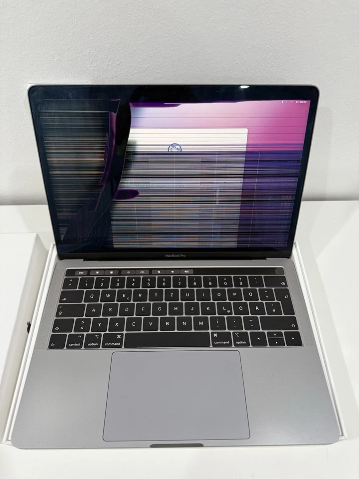 Apple MacBook Pro 13 Touch Bar A1989 2019 I5 256GB 16GB RAM Space Gray Defekt - Bild 2 von 4