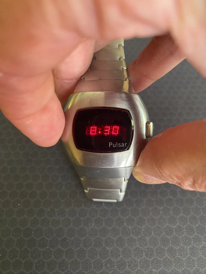 MONTRE WATCH HOMME LED ROUGE HAMILTON PULSAR P3 ACIER STAILESS STEEL VINTAGE 70 - Photo 2/4