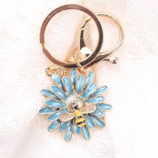 Blue Daisy  Bee Keychain: Fresh Decor Accessory, Delightful Gift