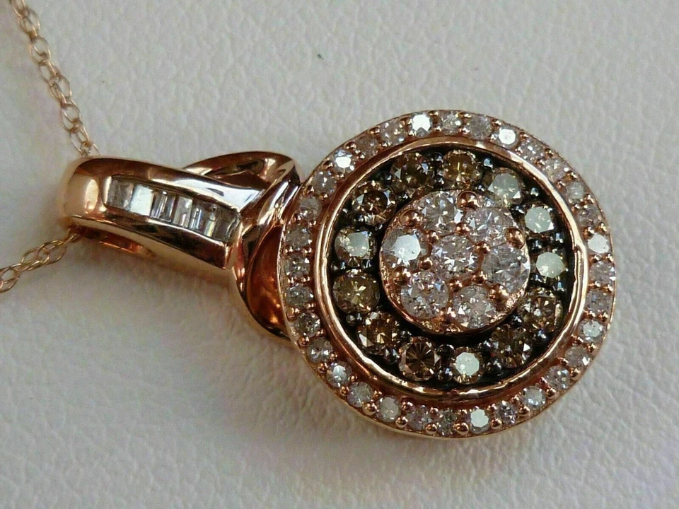 Collar enchapado en oro rosa de 14 quilates colgante con halo de diamantes y champán de 3,12 quilates Foto 2 de 4