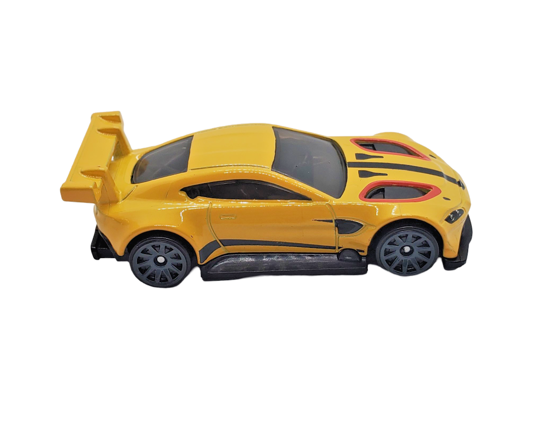 ホットウィール Aston Martin Vantage GTE 2/5 Amazon.com: Hot Wheels Aston Martin Vantage GTE, Race Day
