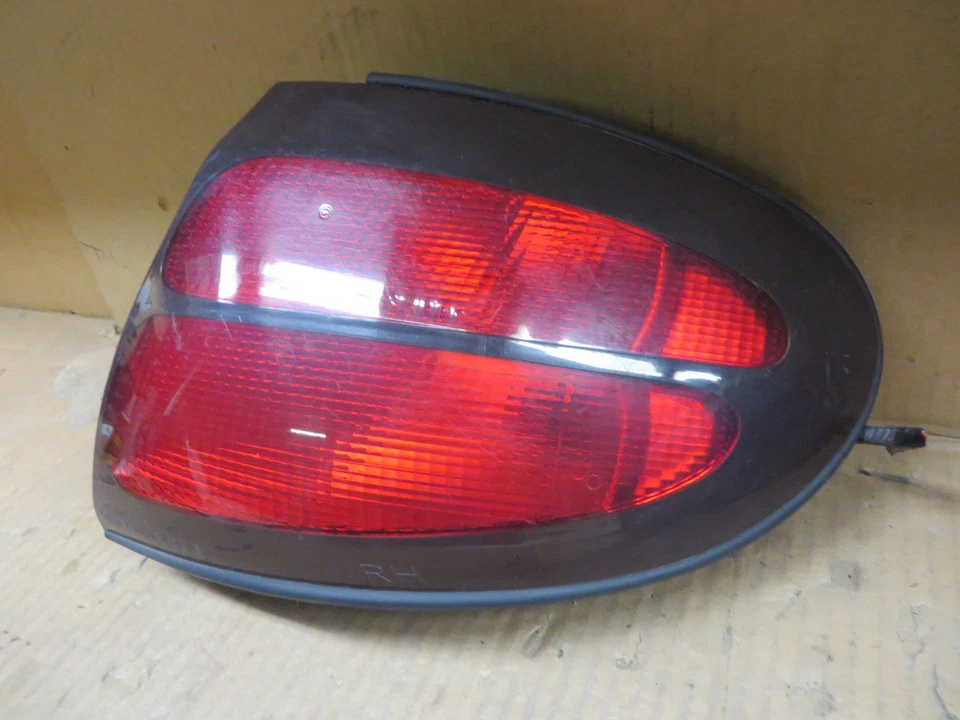 FORD TAURUS WAGON 98 99 MERCURY SABLE WAGON 98 99 LUZ TRASERA PASAJERO DERECHO OEM Foto 2 de 4