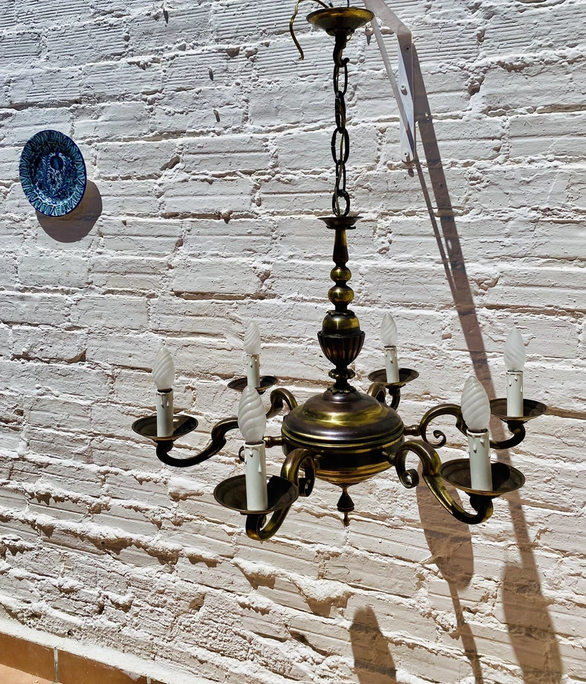 Lámpara de araña Tole 32 x 27 antigua de bronce y negra, 5 brazos, estilo vela, colonial Foto 3 de 4