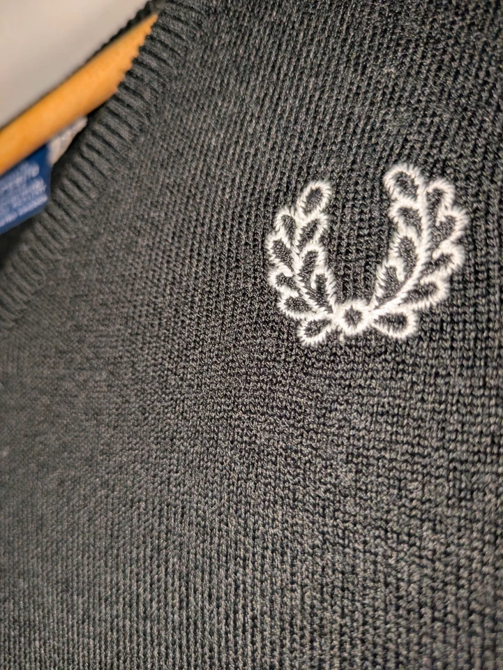 Fred Perry Sportswear Vintage V-Neck Jumper UK Made Black Knitwear M Mod... — 第 3/4 张图片