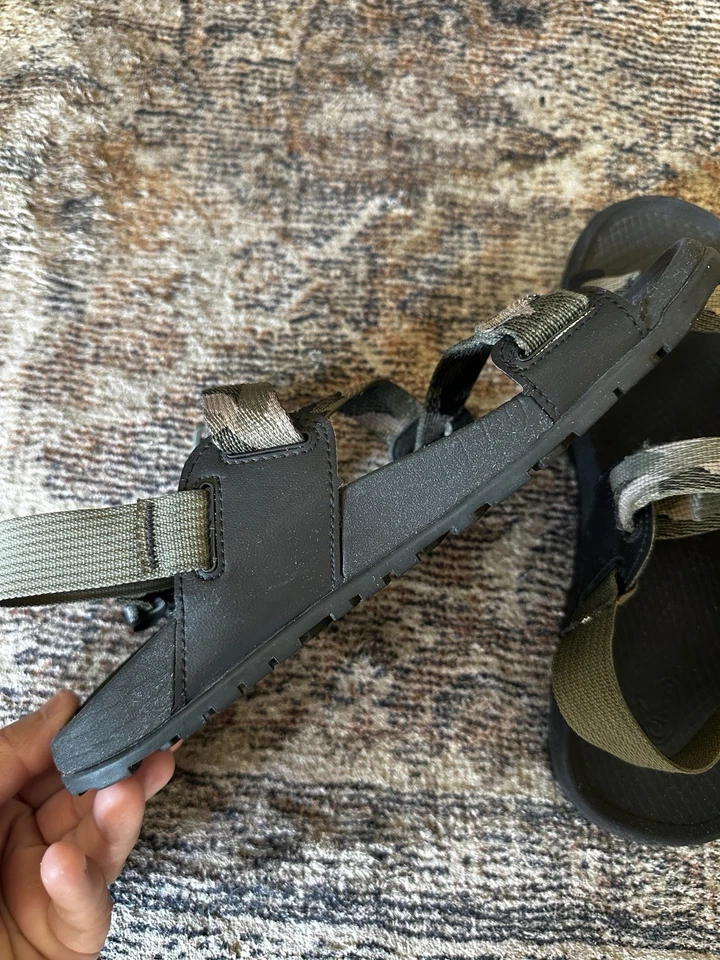 Chaco 男式低帮凉鞋 8 码迷彩二手状况完好 — 第 4/4 张图片