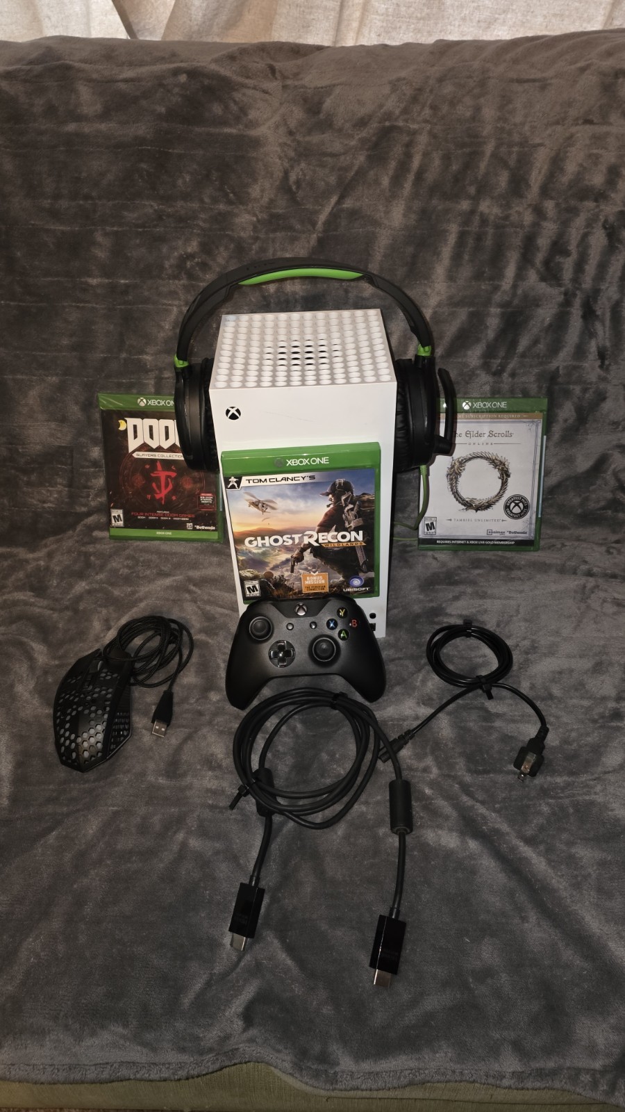 Xbox Series X All-Digital 1TB W/controller And Headset Bundle-image