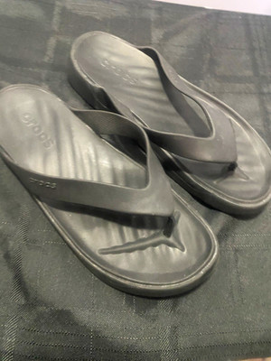 Crocs Women's Gray Flip Flop Slip-On Sandals Rubber Upper Logo Accent US 7