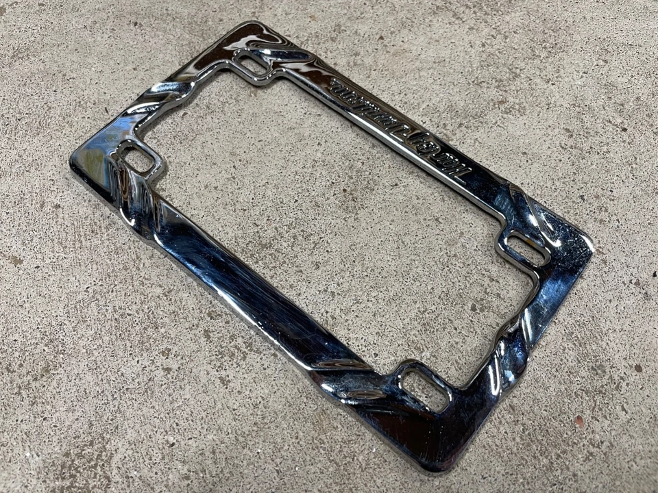 Marco de matrícula cromado Baron Harley Davidson de latón macizo Foto 4 de 4