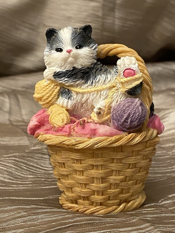 Vintage Goebal Paw Prints Black & White Kitty Cat Yarn Basket Trinket Box