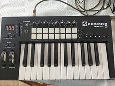 Controlador de teclado Novation Launchkey Mini 25 MK2 25 teclas con estuche - PROBADO