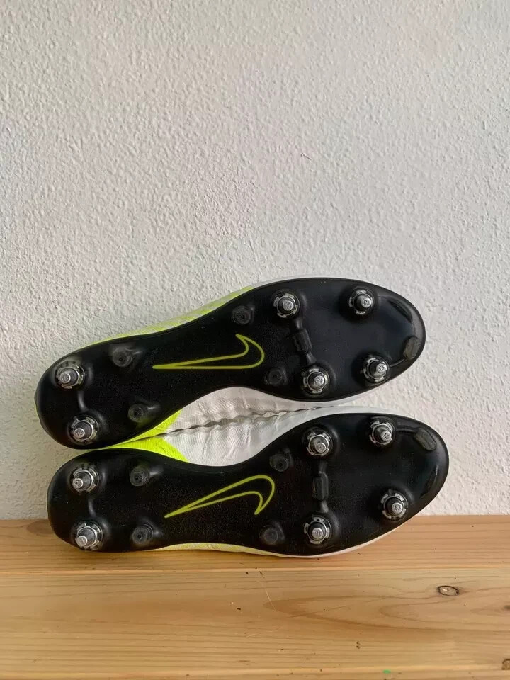 Nike Magista Obra 2 SG Pro ACC US 11.5 ANTI CLOG RARE 903606 110