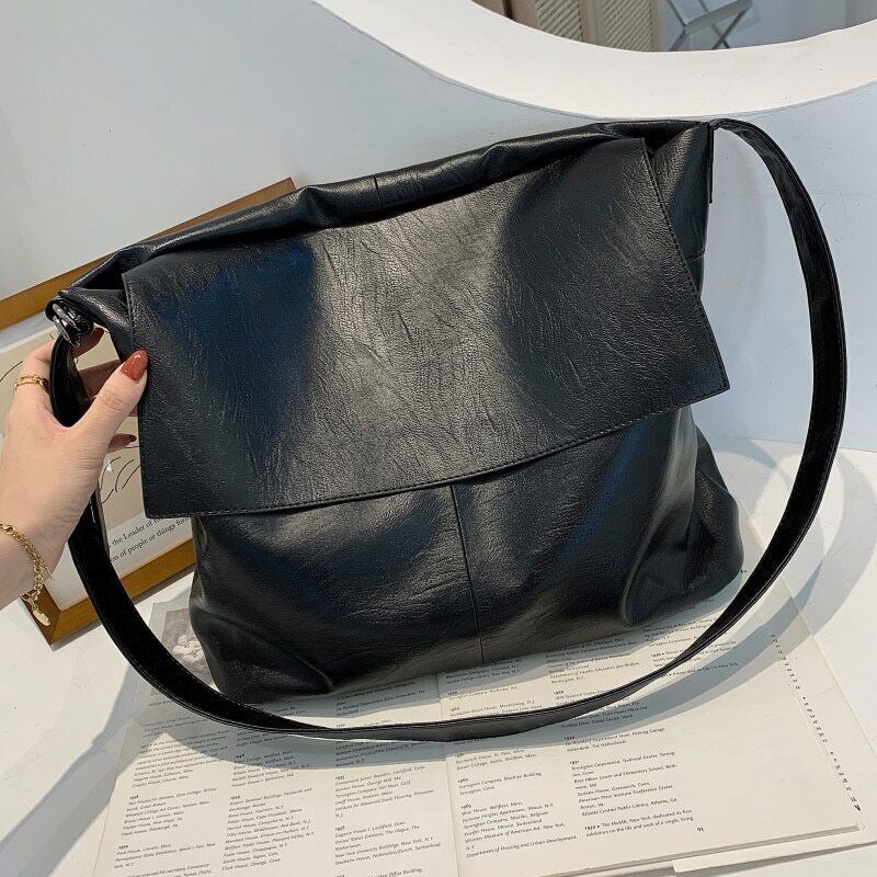 新品未使用　24fw Leather Shoulder Bag Supreme Leather Shoulder Bag (FW24) - $110