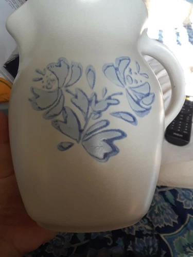 VINTAGE PFALTZGRAFF POTTERY YORKTOWNE 32 OZ. PITCHER 6-1/4" EMBOSSED USA LOGO