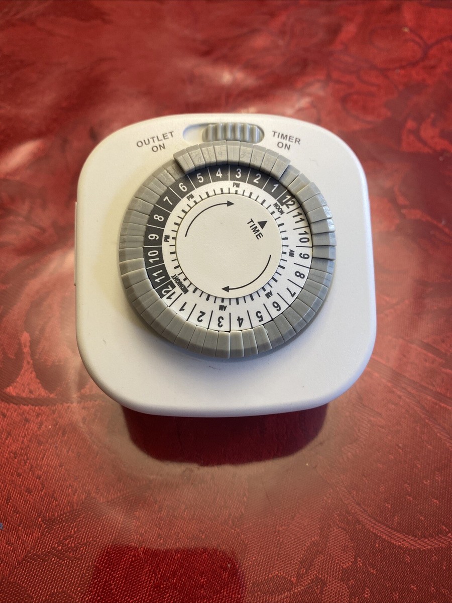 Utilitech 0224879 125V, AC/10A, 1250 W Tungsten 15A Wall-Plug