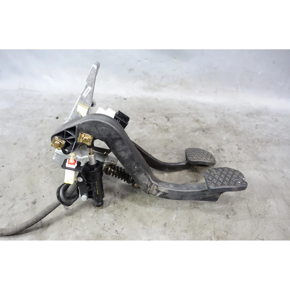 BMW E36 3-Series Z3 1997-2000 Clutch Brake Pedal Assembly w Return Spring OEM - Imagem 3 de 4