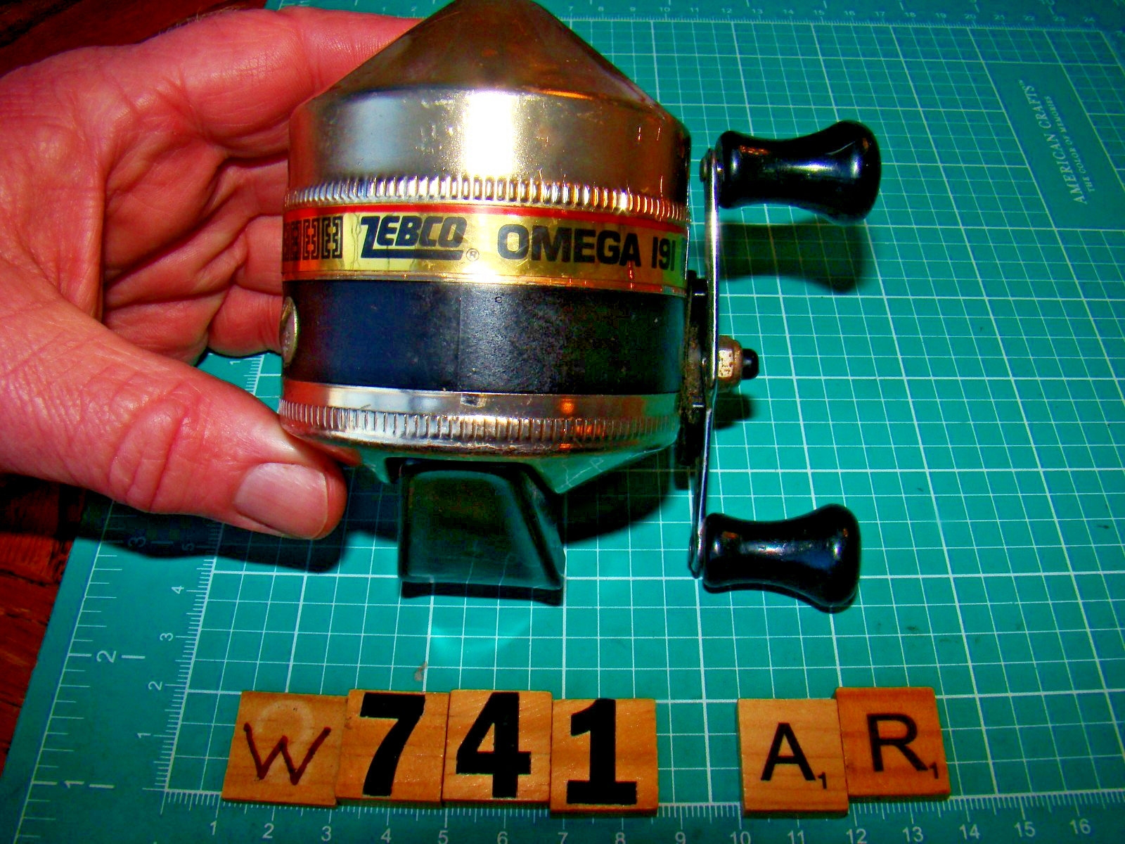 W0741 AR ZEBCO OMEGA 191 SPINCAST FISHING REEL