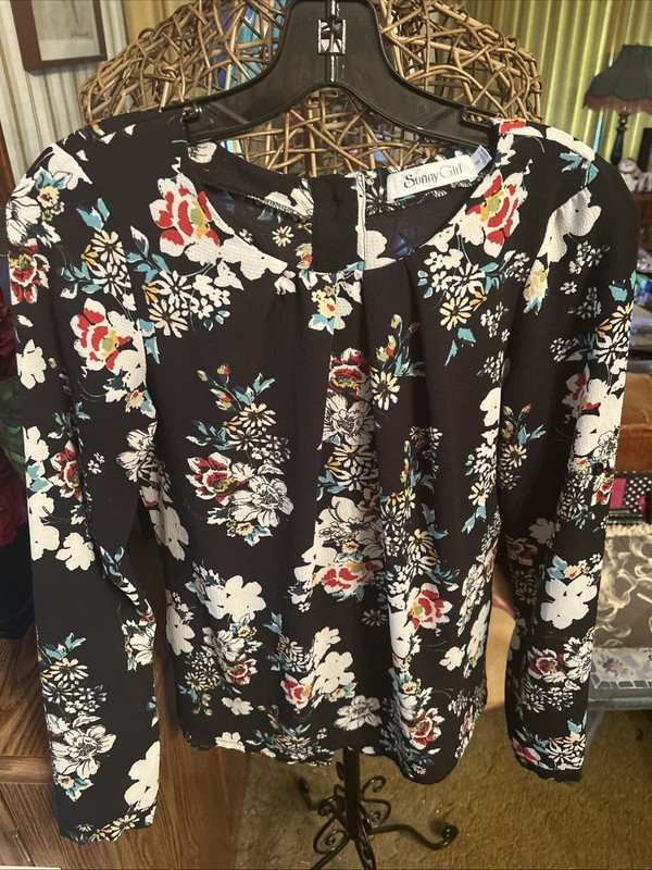 Sunny Girl Women’s Top Size Small