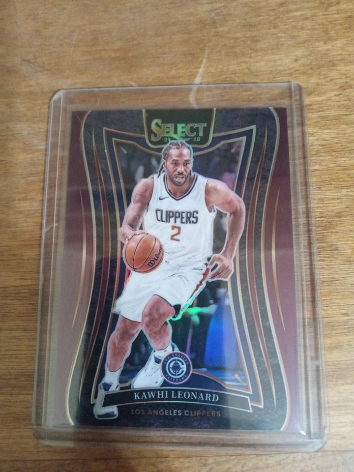 Cortapelos Select Panini Kawhi Leonard 24-25 como nuevos #80/85 granate LA Foto 2 de 2