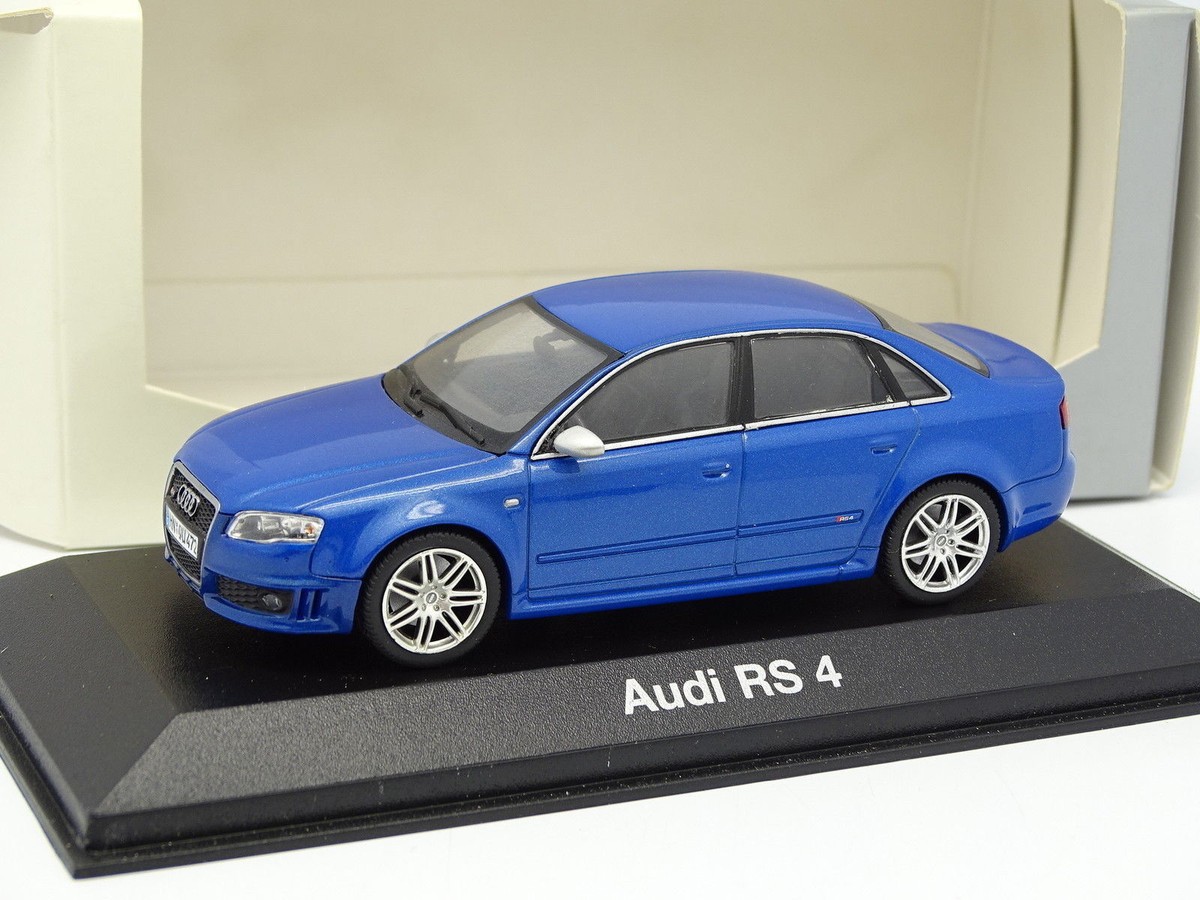Audi RS4 B7 2006 スプリントブルー 1/18 Audi RS4 B7 2006 スプリントブルー 1/18 Audi A4 B7 Limousine