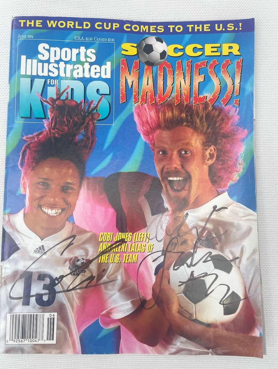 In Soccer Wonderland 洋書写真集ハードカバー Sports Illustrated Magazine Autographed by by Cobi Jones and Alexi
