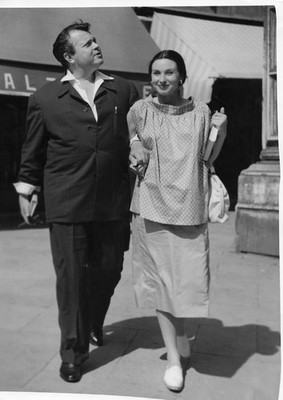 Orson Welles Paola Mori 1955 Press Photo Pregnant Italy Movie Director  *P179a