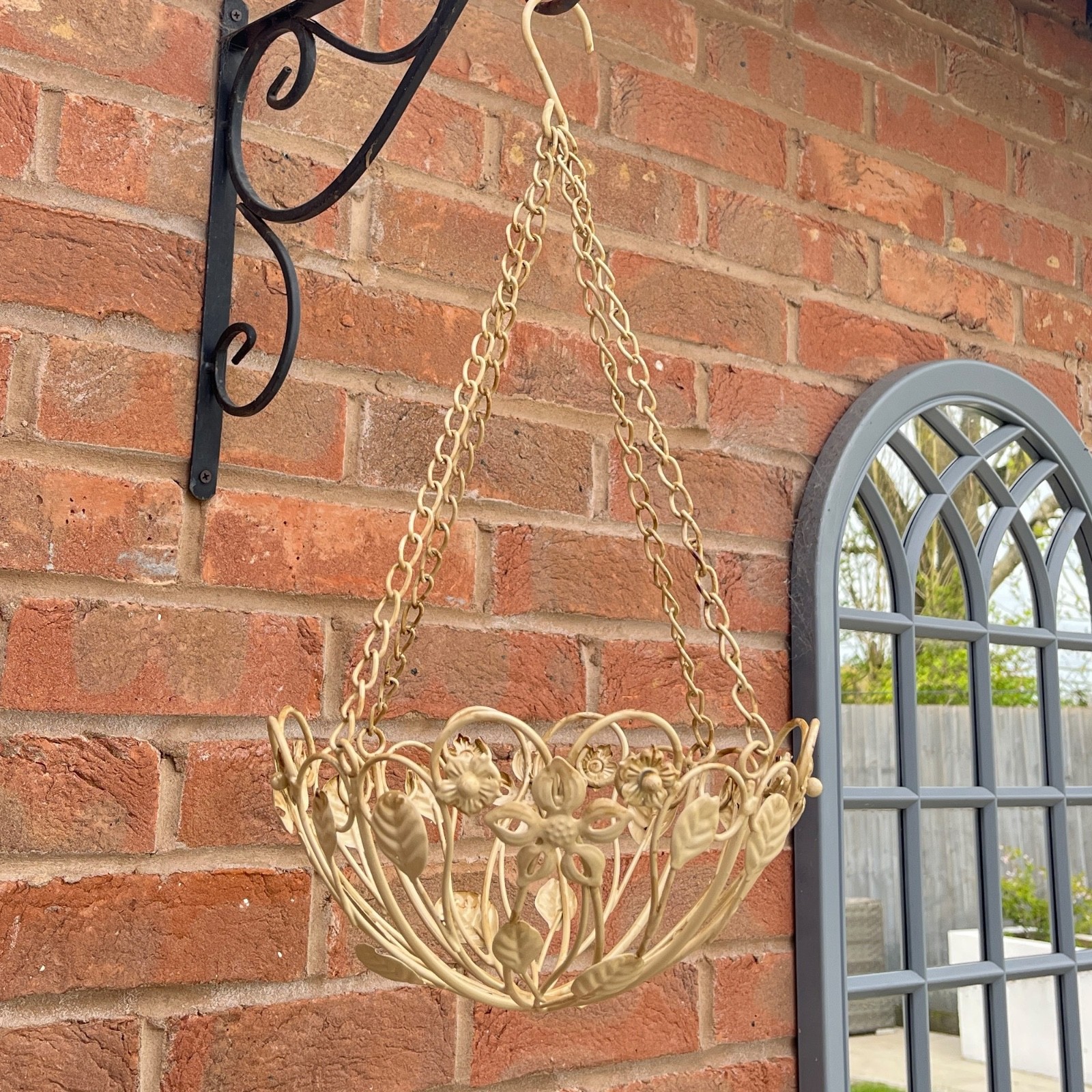 Metal Hanging Baskets Outdoor 25.5cm Round Flower Pot Planter Garden Decoration