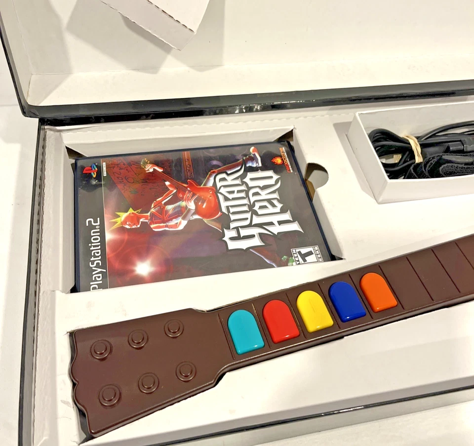GUITAR HERO GAME AND CONTROLLER PSLGH FOR PS2 SONY PLAYSTATION 2 W/ BOX & STRAP - Image 3 of 4